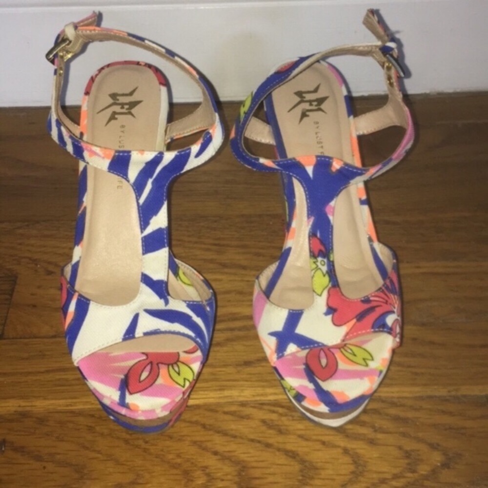 SALE 🔻 Lust for Life Wooden Wedges 🌺